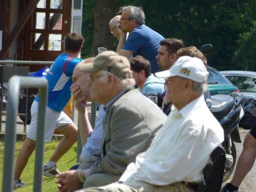 Auch einige Zuschauer begutachteten die Jungs beim Auftakt