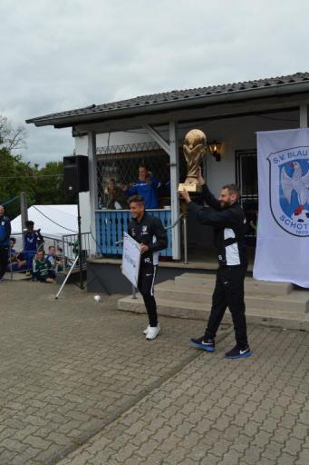Pokal- & Trikotübergabe an Capitano`s Tim + Nico